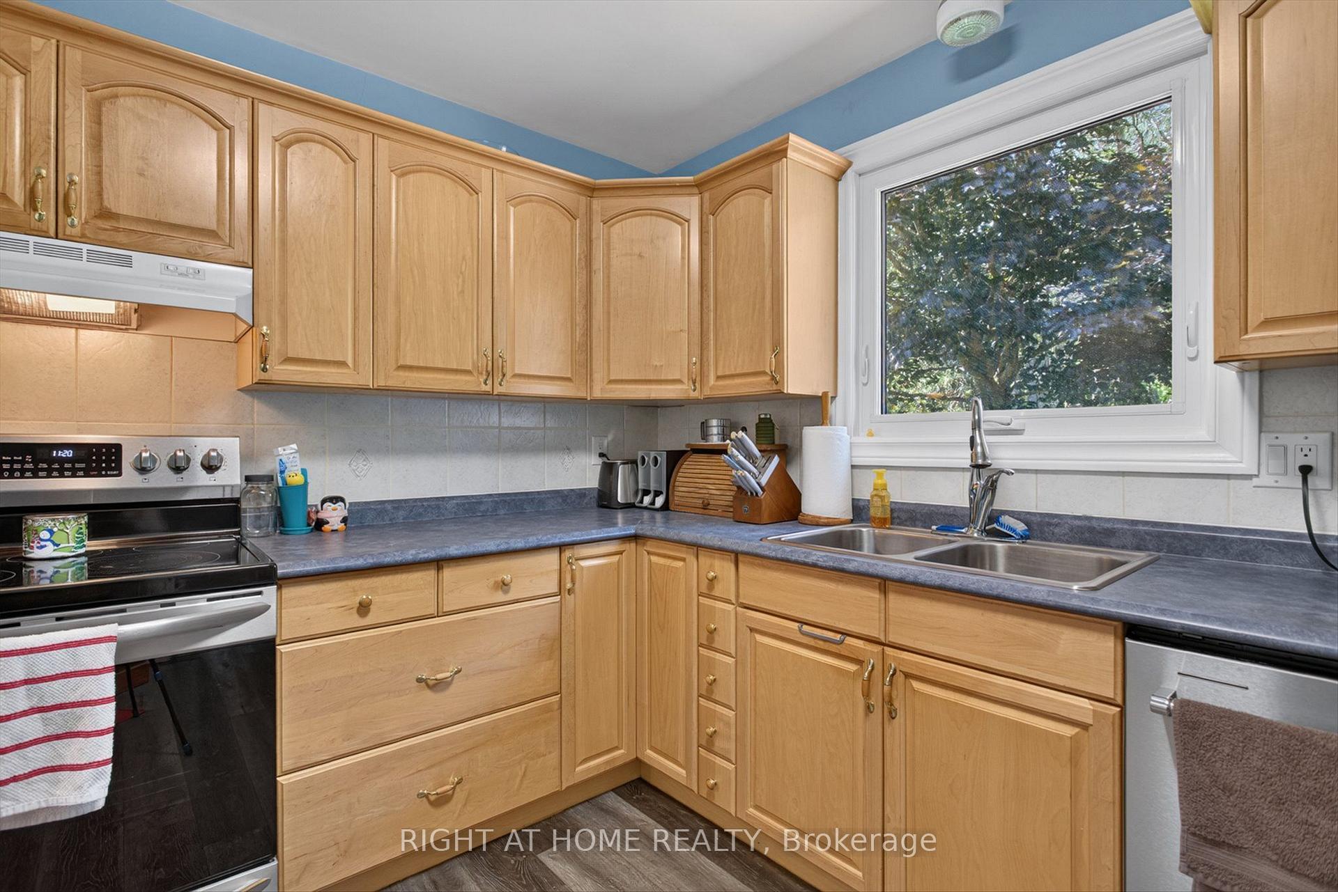 Photo 10 of 1077 Danita Boulevard, Peterborough, Monaghan Ward 2 — HOMEH