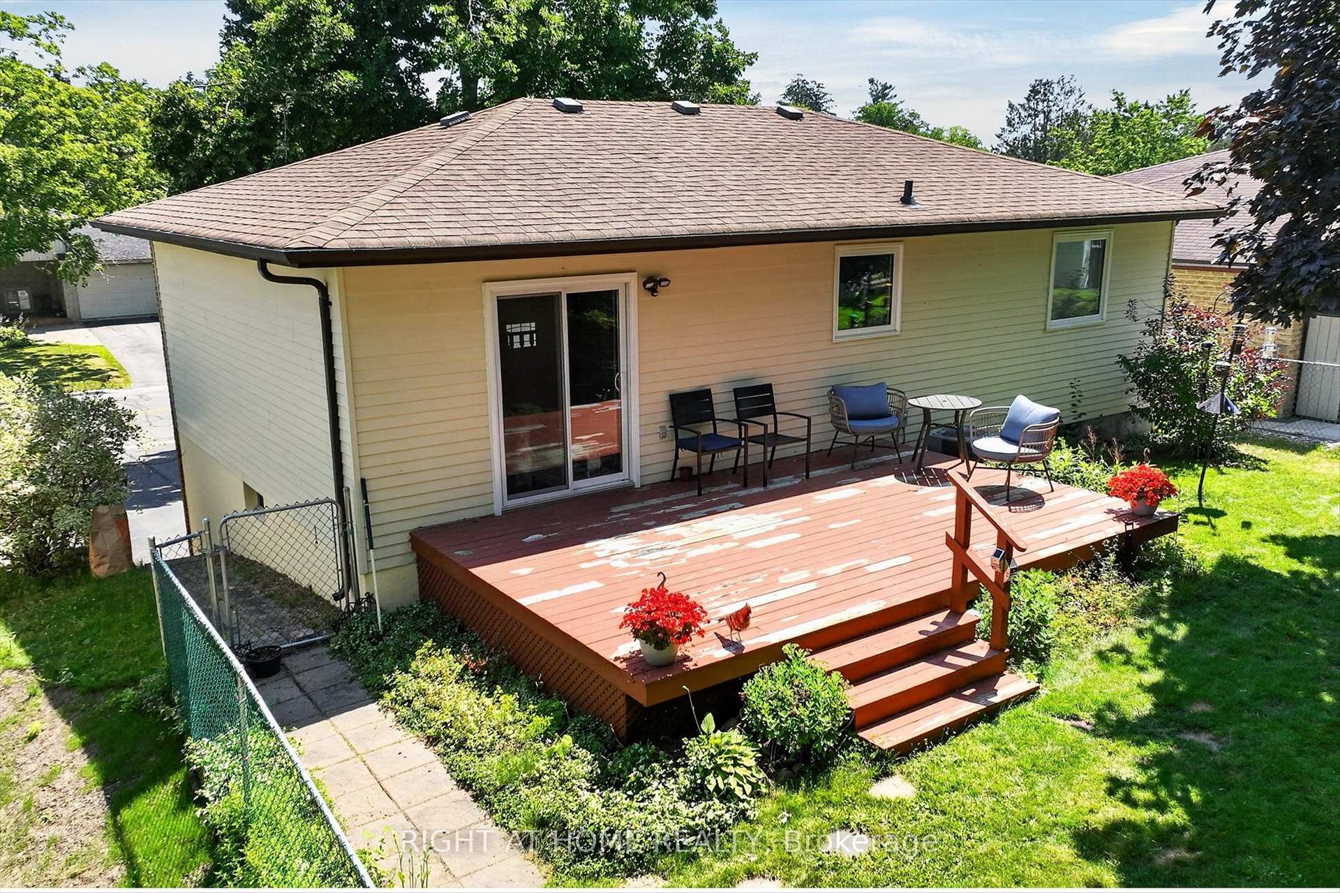 Photo 32 of 1077 Danita Boulevard, Peterborough, Monaghan Ward 2 — HOMEH