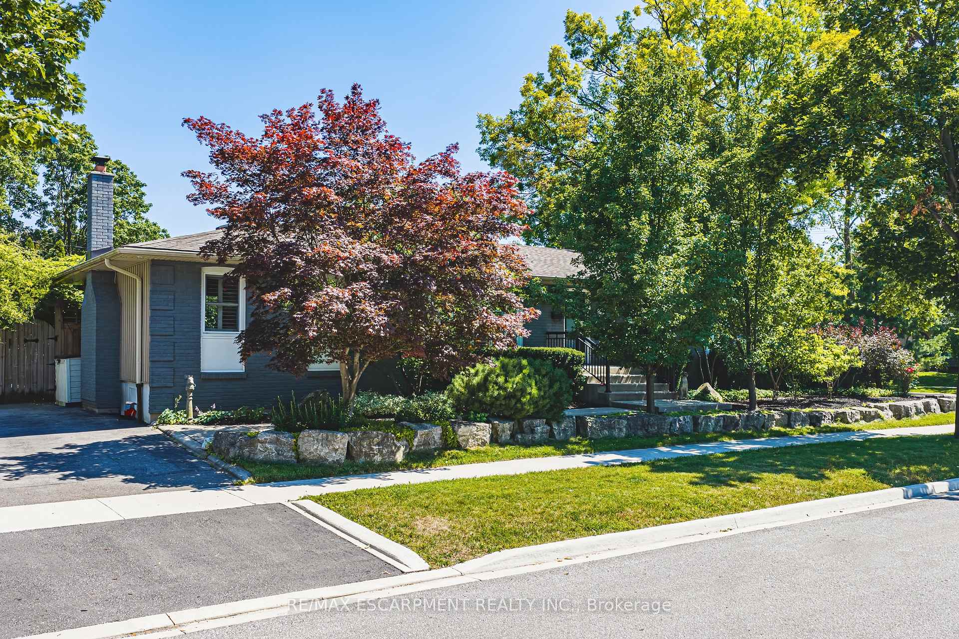 Photo 2 of 3384 Manfred Drive, Burlington, Roseland — HOMEH