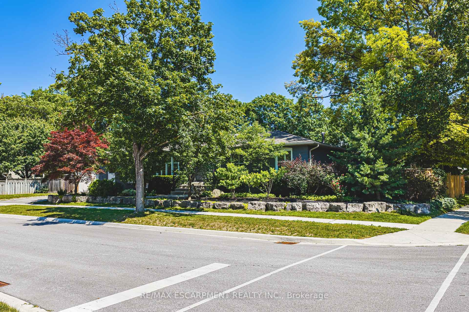 Photo 3 of 3384 Manfred Drive, Burlington, Roseland — HOMEH