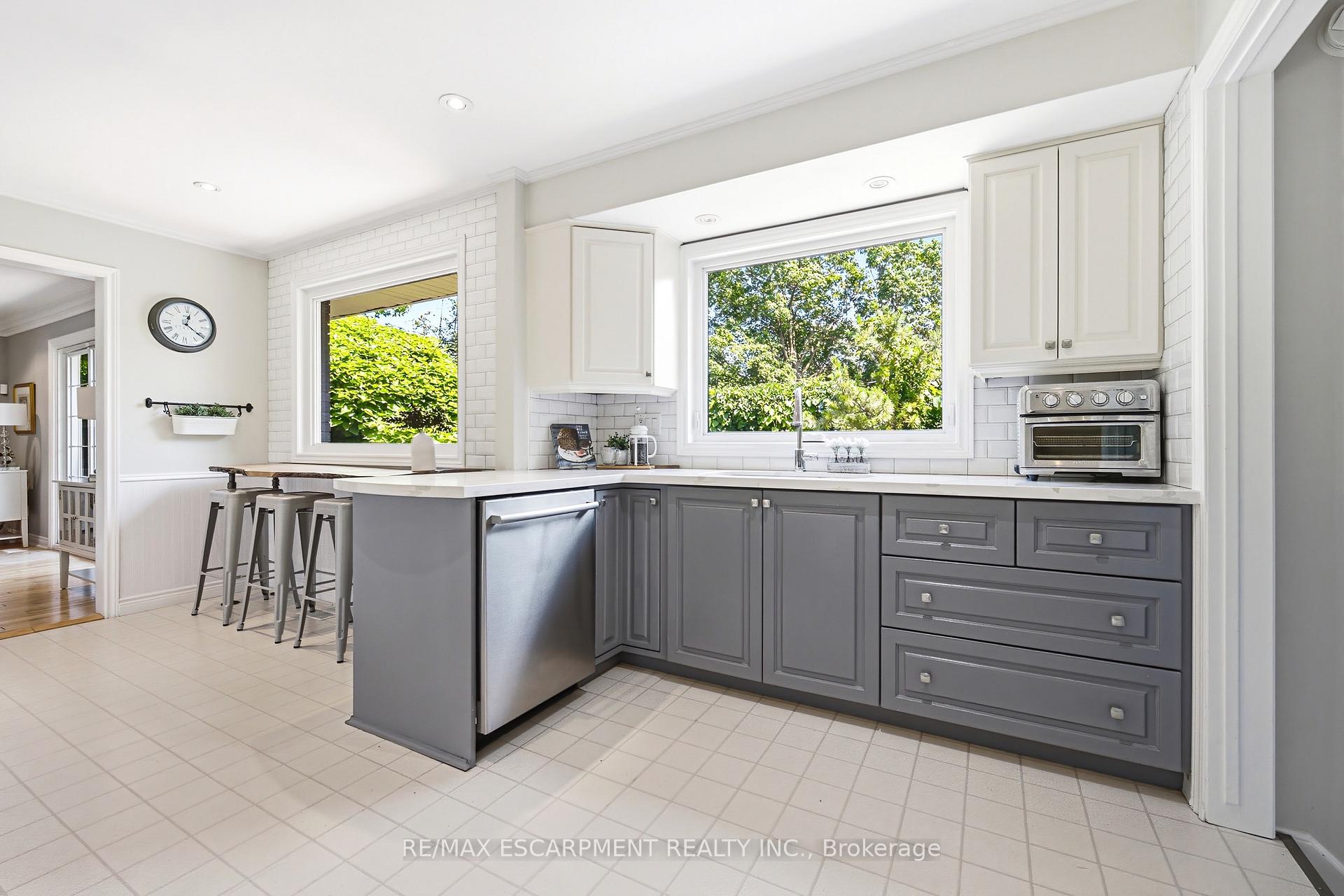 Photo 12 of 3384 Manfred Drive, Burlington, Roseland — HOMEH