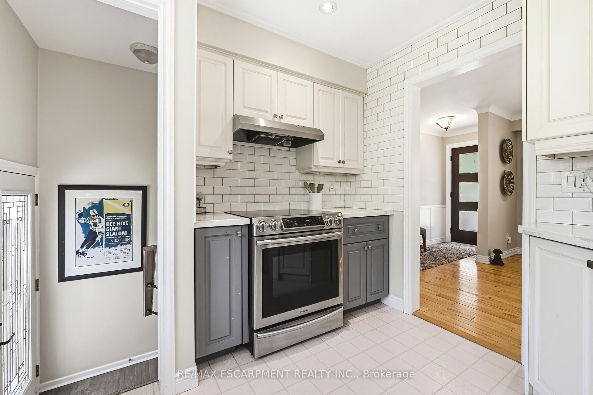 Photo 13 of 3384 Manfred Drive, Burlington, Roseland — HOMEH