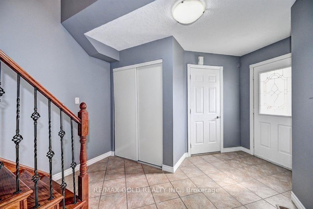 Photo 2 of 573 Burnett Avenue, Cambridge, Clemens Mills/Saginaw — HOMEH