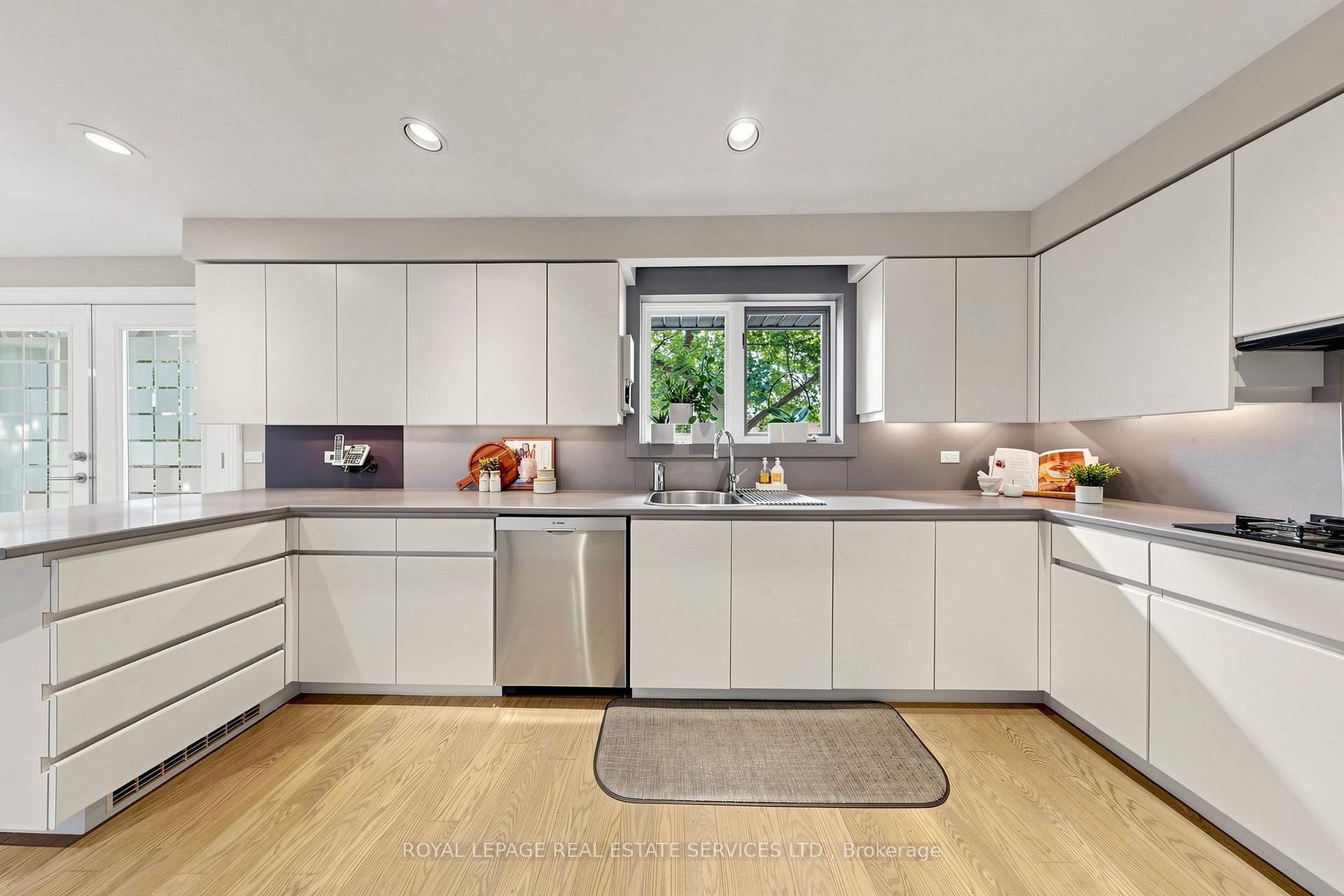 Photo 8 of 45 Hopperton Drive, North York, St. Andrew-Windfields — HOMEH