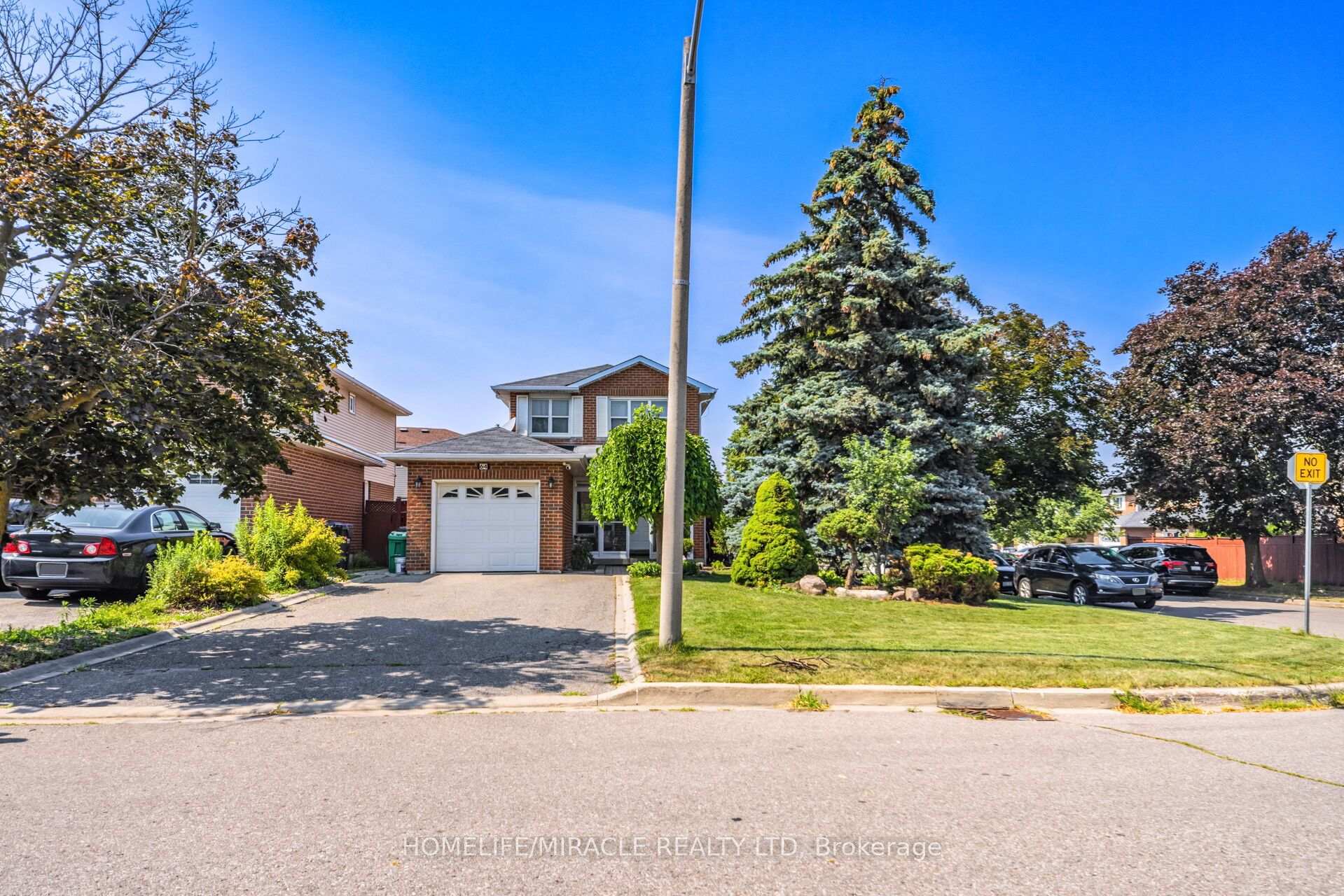 Photo 2 of 64 Aurora Place, Brampton, Heart Lake West — HOMEH