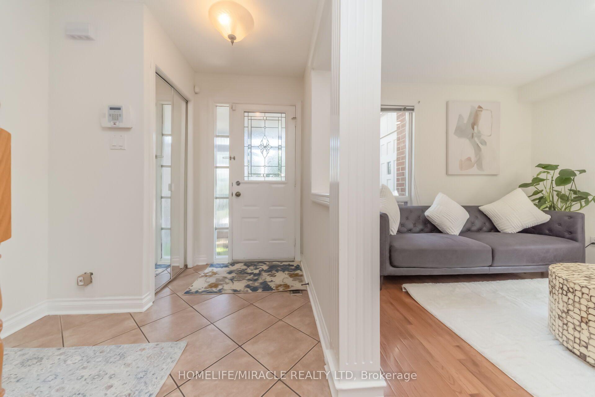 Photo 7 of 64 Aurora Place, Brampton, Heart Lake West — HOMEH