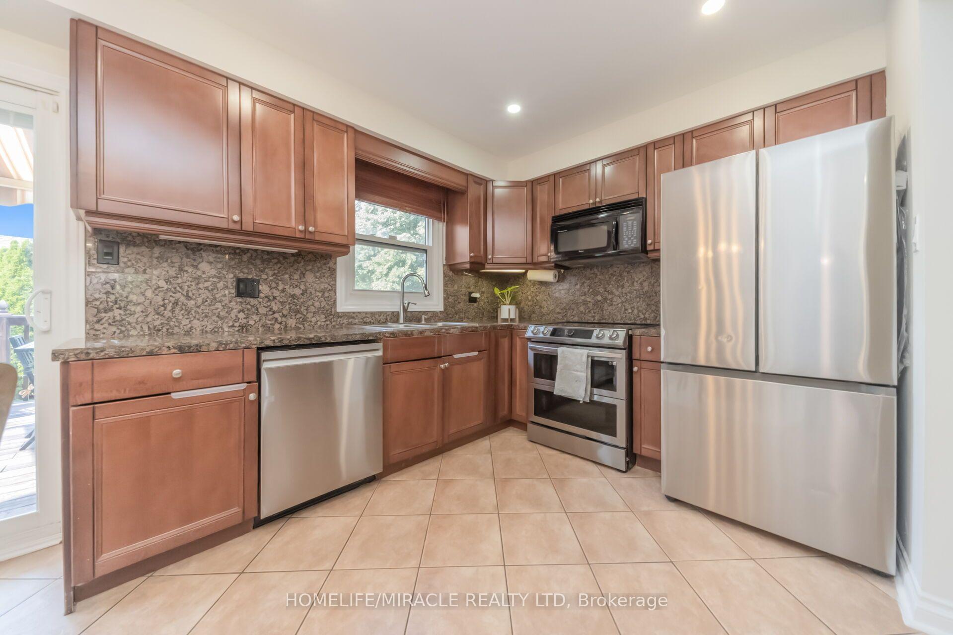 Photo 13 of 64 Aurora Place, Brampton, Heart Lake West — HOMEH