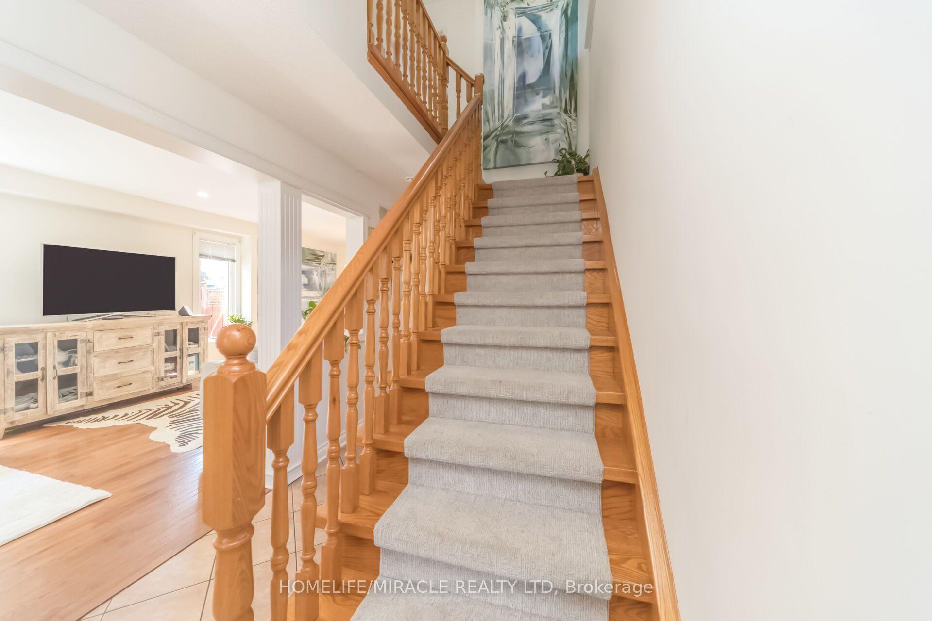 Photo 17 of 64 Aurora Place, Brampton, Heart Lake West — HOMEH