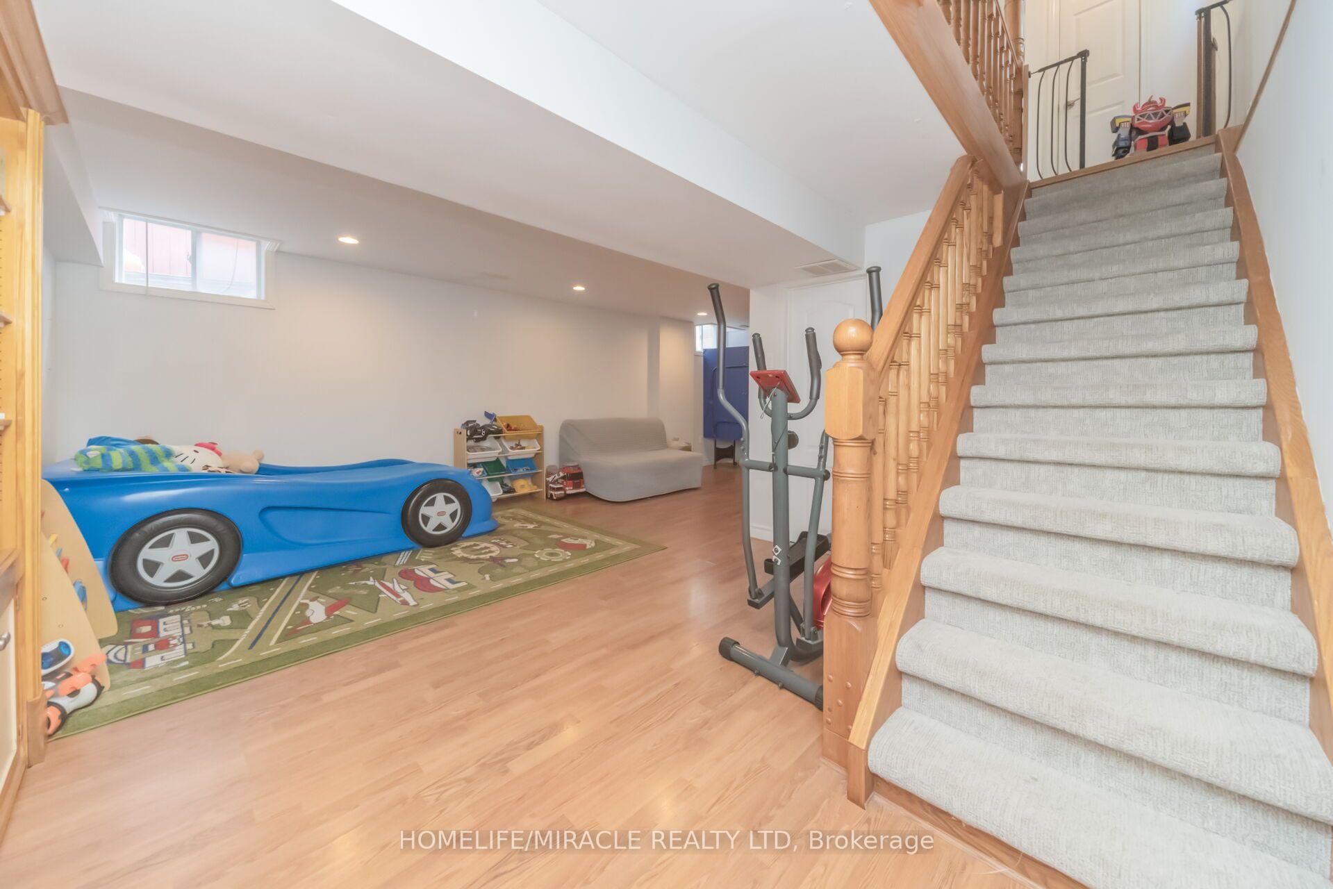 Photo 28 of 64 Aurora Place, Brampton, Heart Lake West — HOMEH
