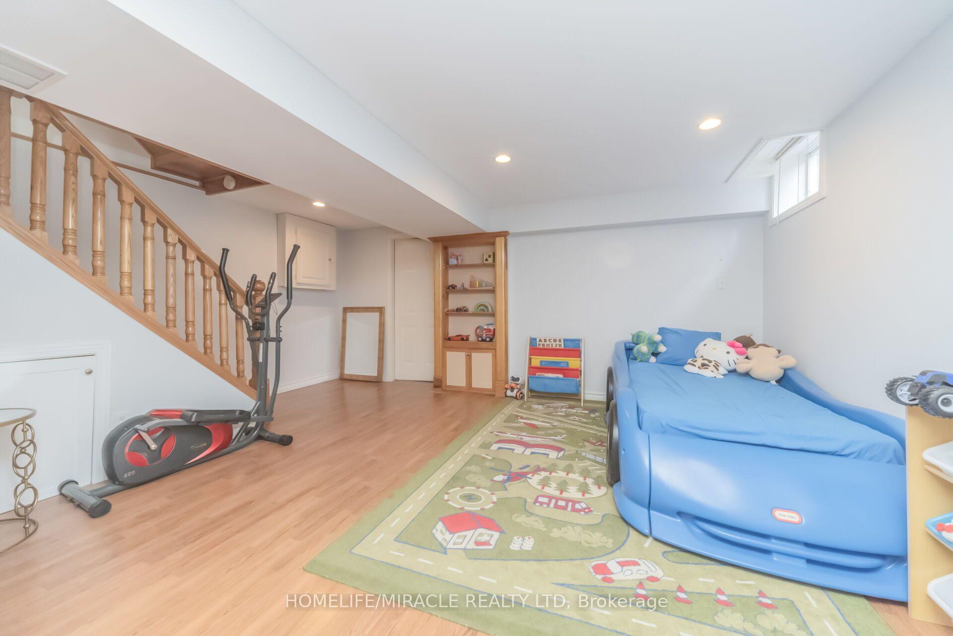 Photo 30 of 64 Aurora Place, Brampton, Heart Lake West — HOMEH
