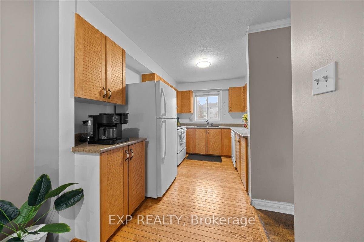 Photo 5 of 140 Castlegreen Private, Ottawa, Hunt Club Park/Greenboro — HOMEH