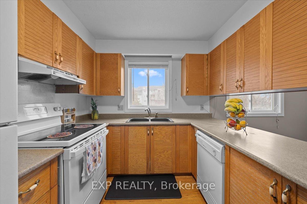 Photo 6 of 140 Castlegreen Private, Ottawa, Hunt Club Park/Greenboro — HOMEH