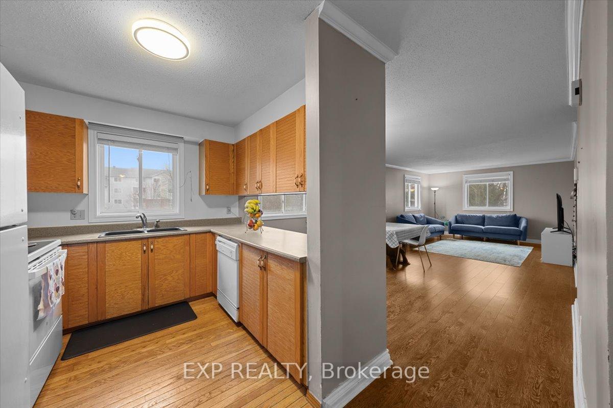 Photo 7 of 140 Castlegreen Private, Ottawa, Hunt Club Park/Greenboro — HOMEH
