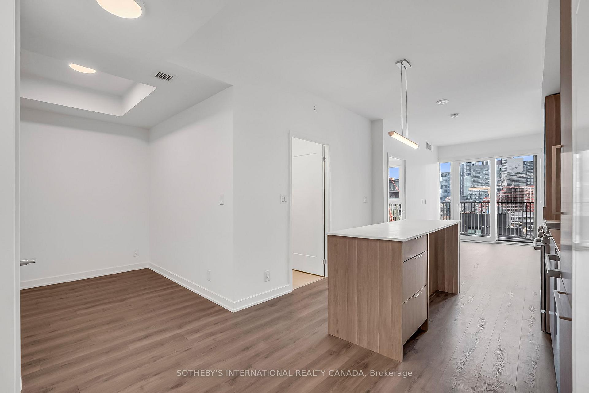Photo 2 of Unit 1107, 88 Bathurst Street, Toronto, Niagara — HOMEH
