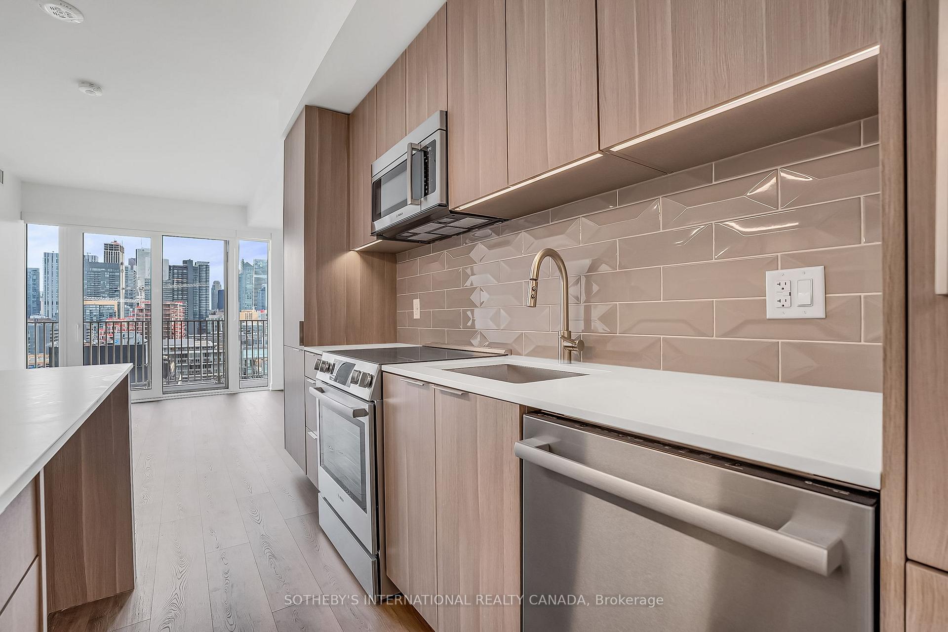 Photo 7 of Unit 1107, 88 Bathurst Street, Toronto, Niagara — HOMEH