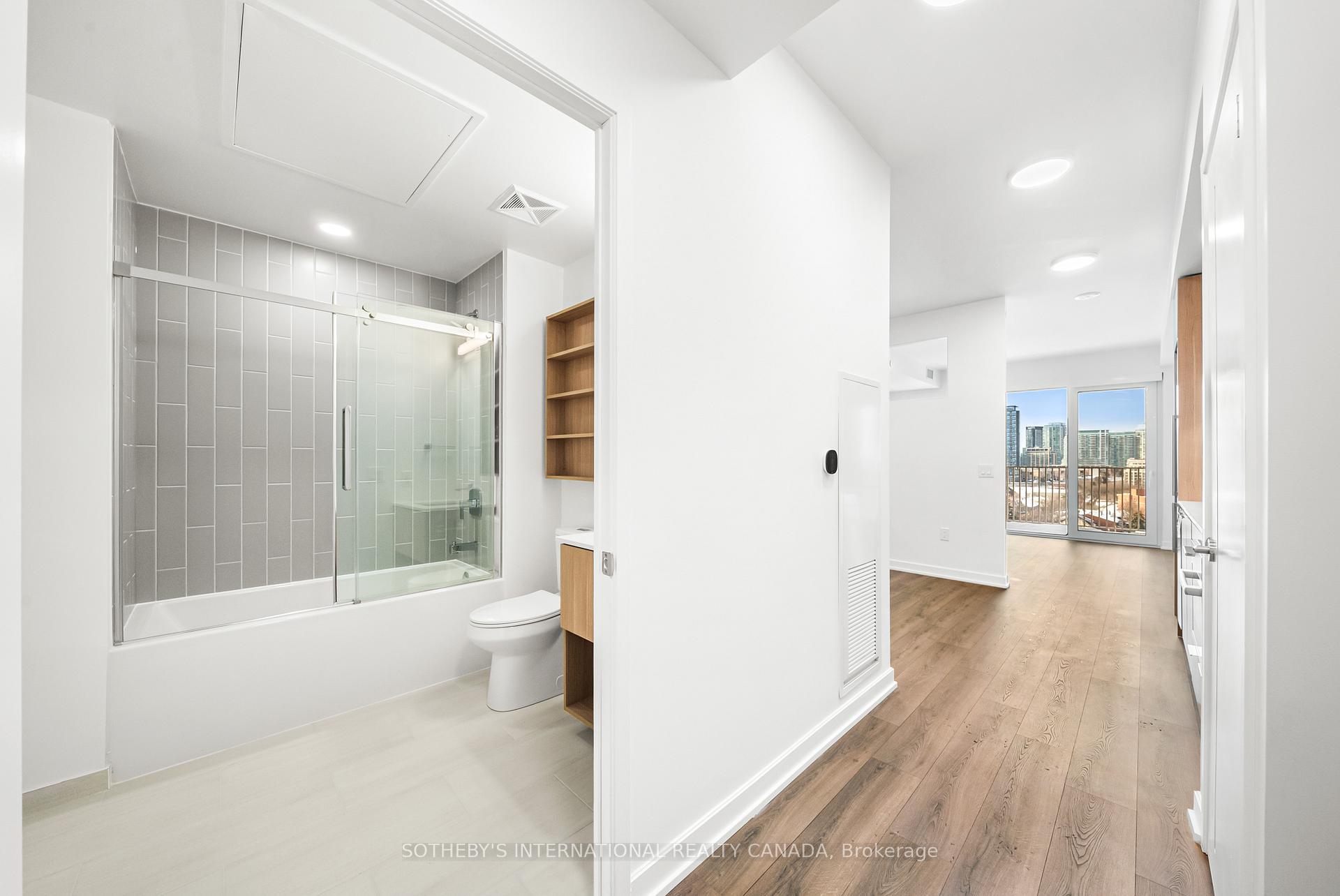 Photo 3 of Unit 1113, 88 Bathurst Street, Toronto, Niagara — HOMEH
