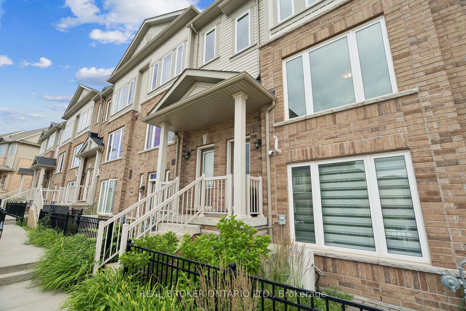 Photo 4 of Unit 31, 210 Law Drive, Guelph, Grange Road — HOMEH