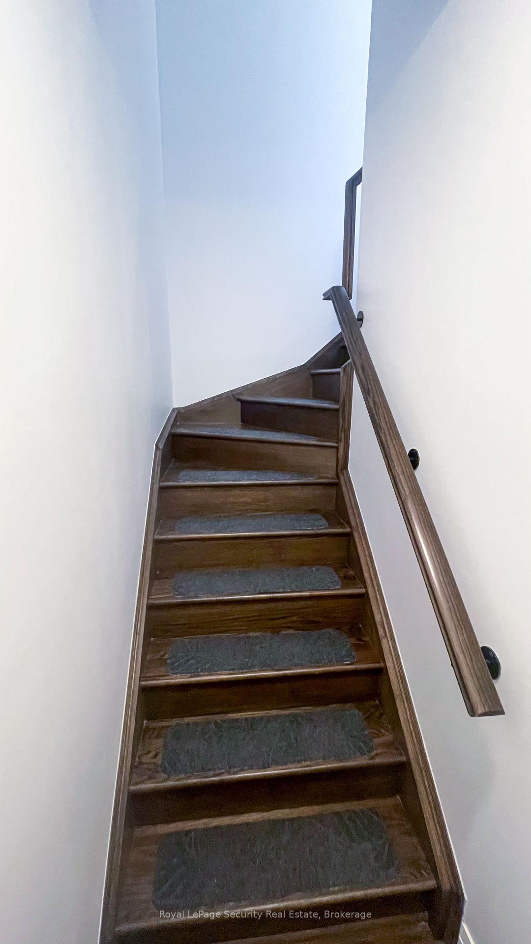 Photo 1 of Unit Unit 2, 39 Wild Rose Gardens, North York, Rustic — HOMEH