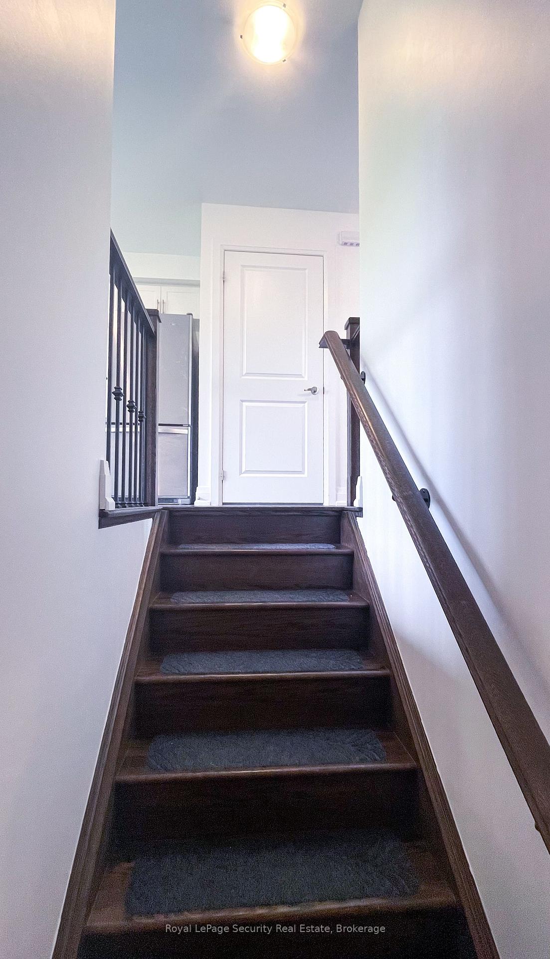 Photo 2 of Unit Unit 2, 39 Wild Rose Gardens, North York, Rustic — HOMEH