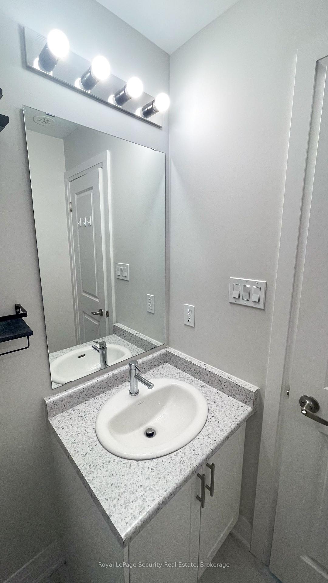Photo 18 of Unit Unit 2, 39 Wild Rose Gardens, North York, Rustic — HOMEH