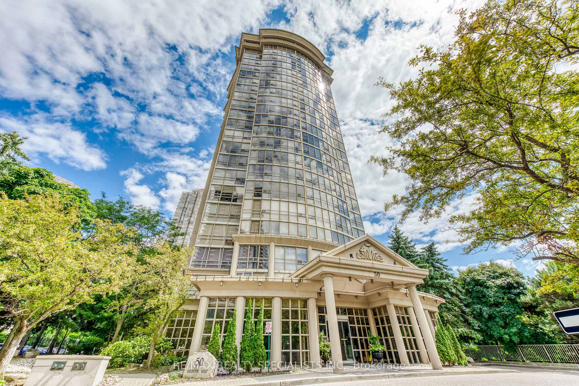 Front of Unit 604, 50 Eglinton Avenue W