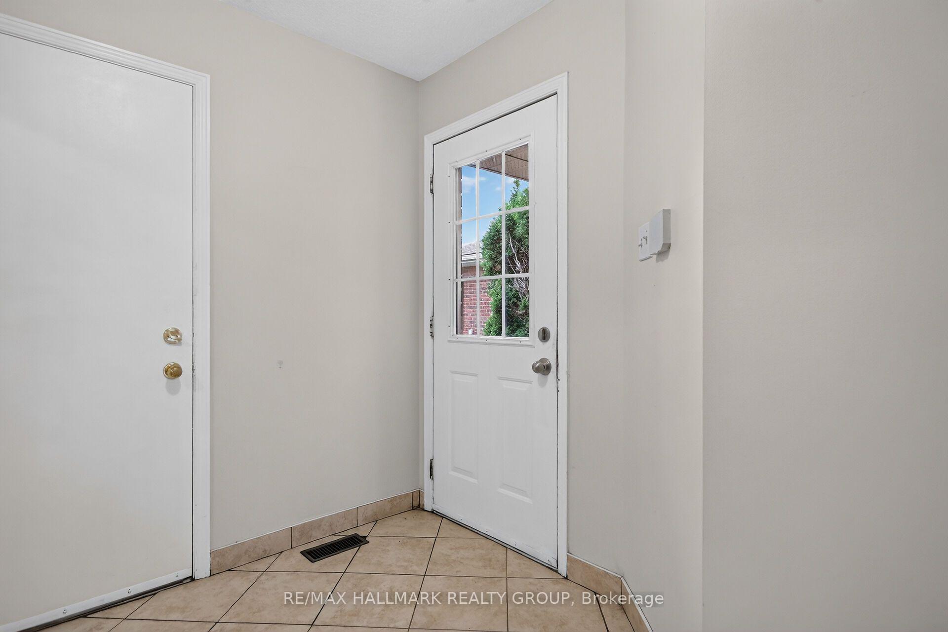 Photo 6 of 49 Newport Crescent, Ottawa, Hunt Club Park/Greenboro — HOMEH
