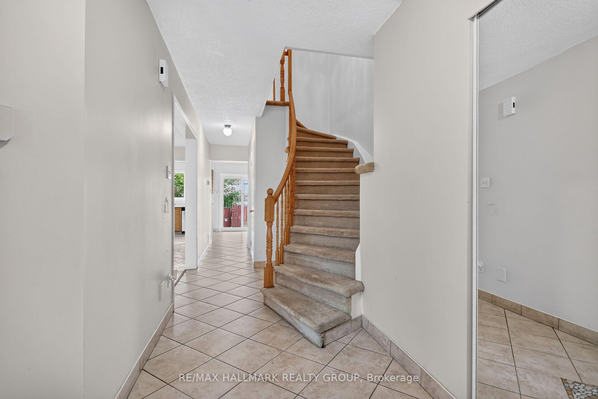 Photo 10 of 49 Newport Crescent, Ottawa, Hunt Club Park/Greenboro — HOMEH