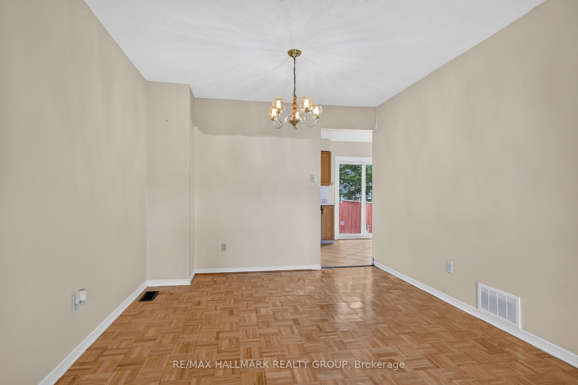 Photo 19 of 49 Newport Crescent, Ottawa, Hunt Club Park/Greenboro — HOMEH