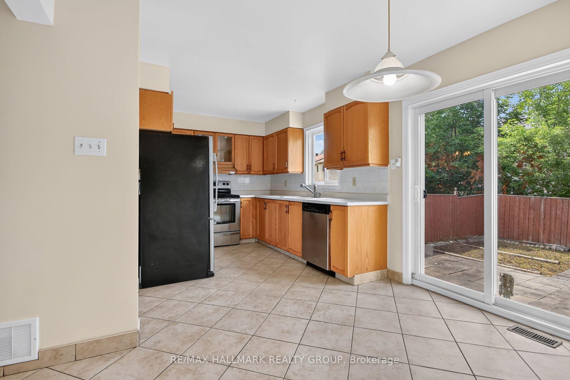 Photo 20 of 49 Newport Crescent, Ottawa, Hunt Club Park/Greenboro — HOMEH