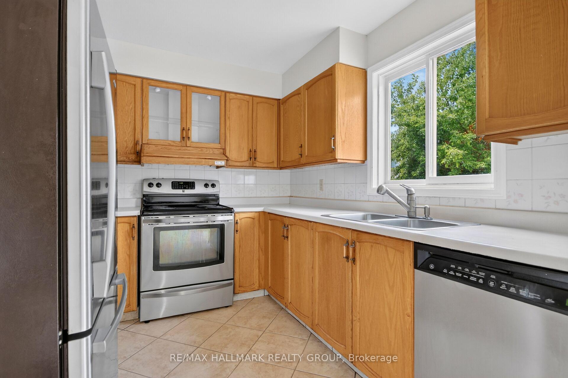 Photo 21 of 49 Newport Crescent, Ottawa, Hunt Club Park/Greenboro — HOMEH