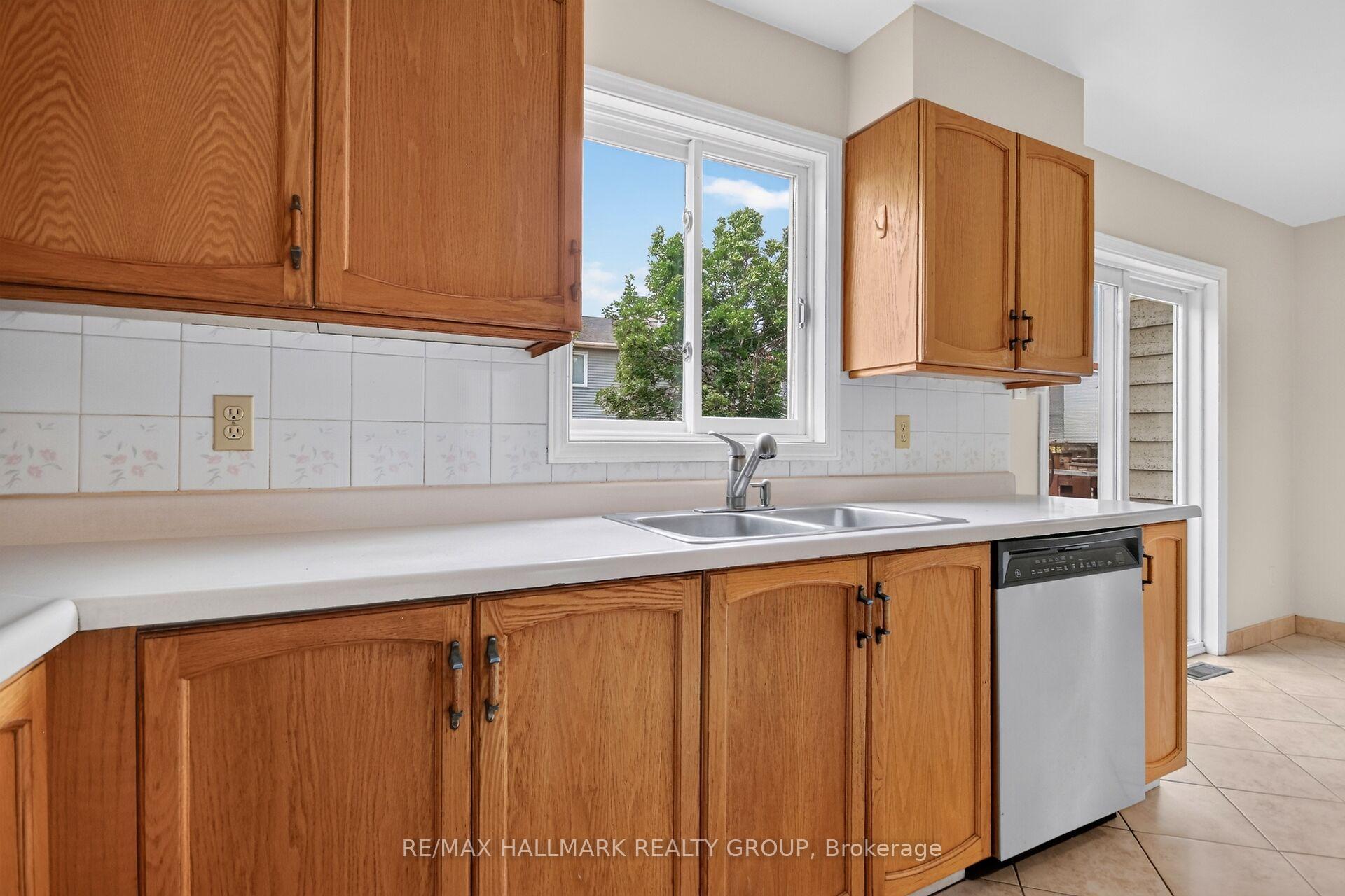 Photo 22 of 49 Newport Crescent, Ottawa, Hunt Club Park/Greenboro — HOMEH