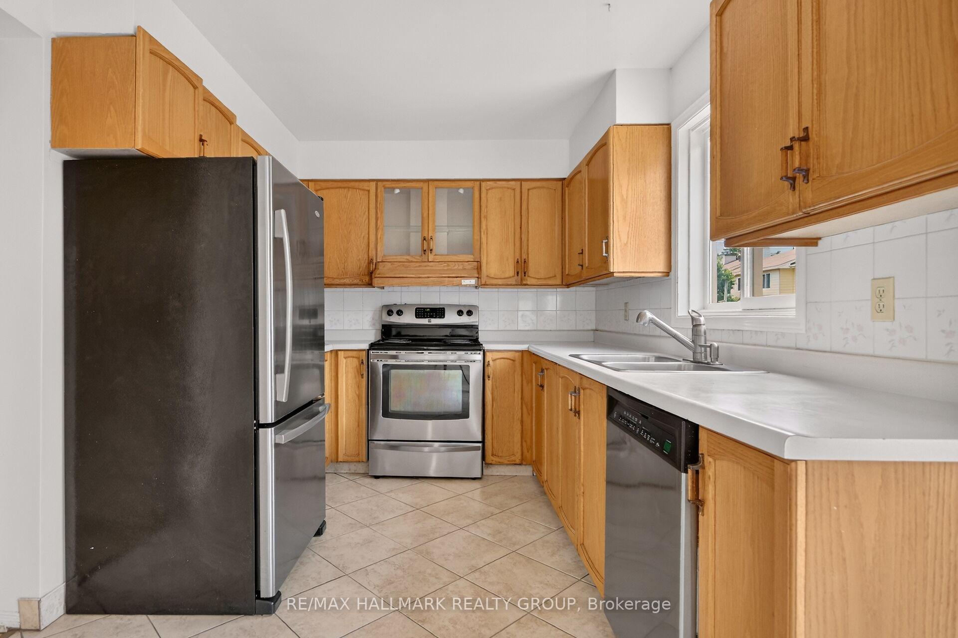 Photo 23 of 49 Newport Crescent, Ottawa, Hunt Club Park/Greenboro — HOMEH