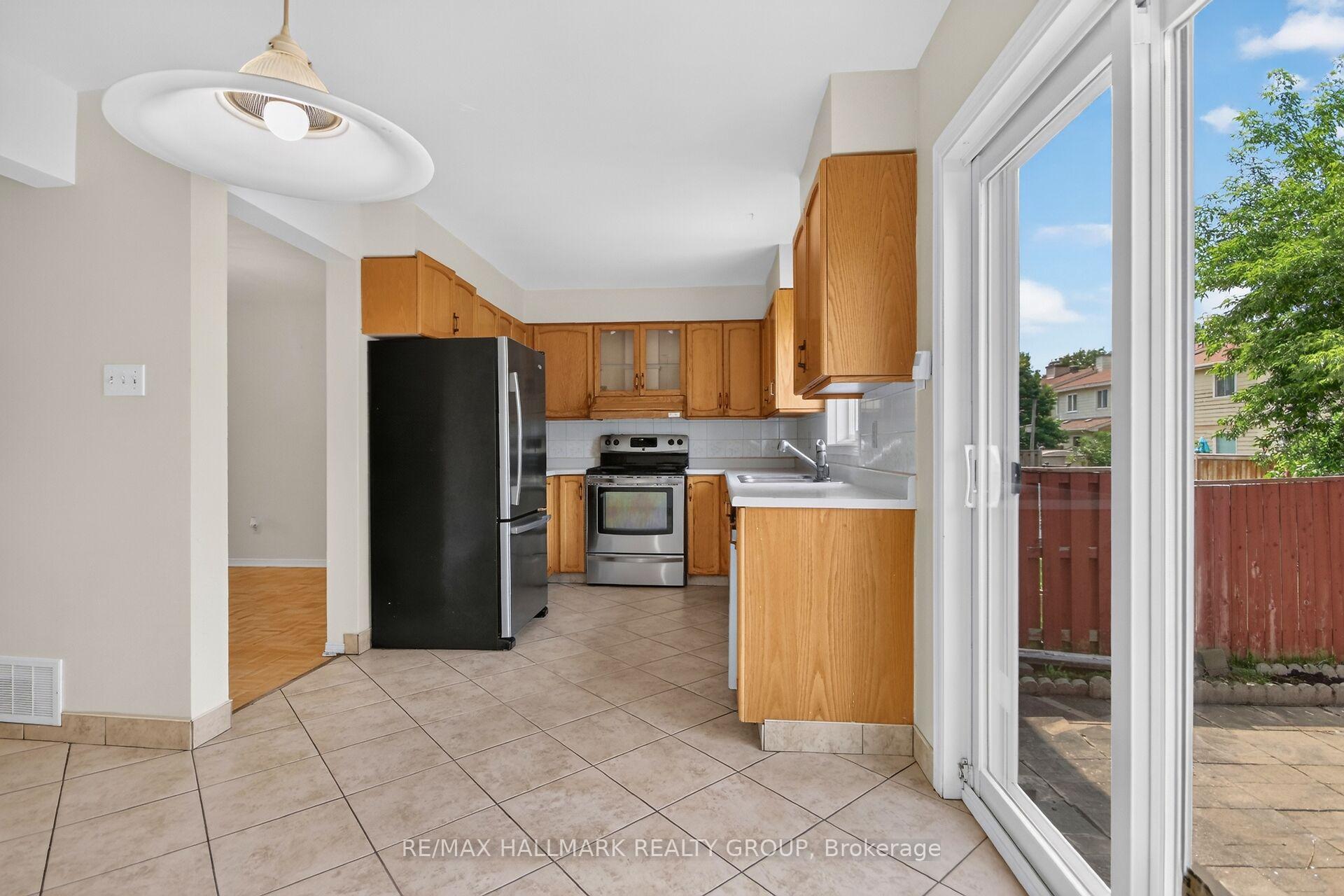 Photo 25 of 49 Newport Crescent, Ottawa, Hunt Club Park/Greenboro — HOMEH