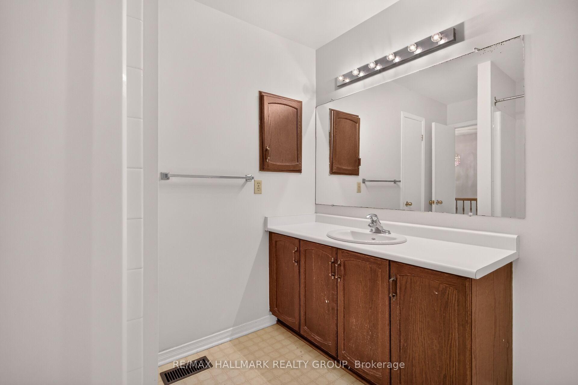 Photo 39 of 49 Newport Crescent, Ottawa, Hunt Club Park/Greenboro — HOMEH