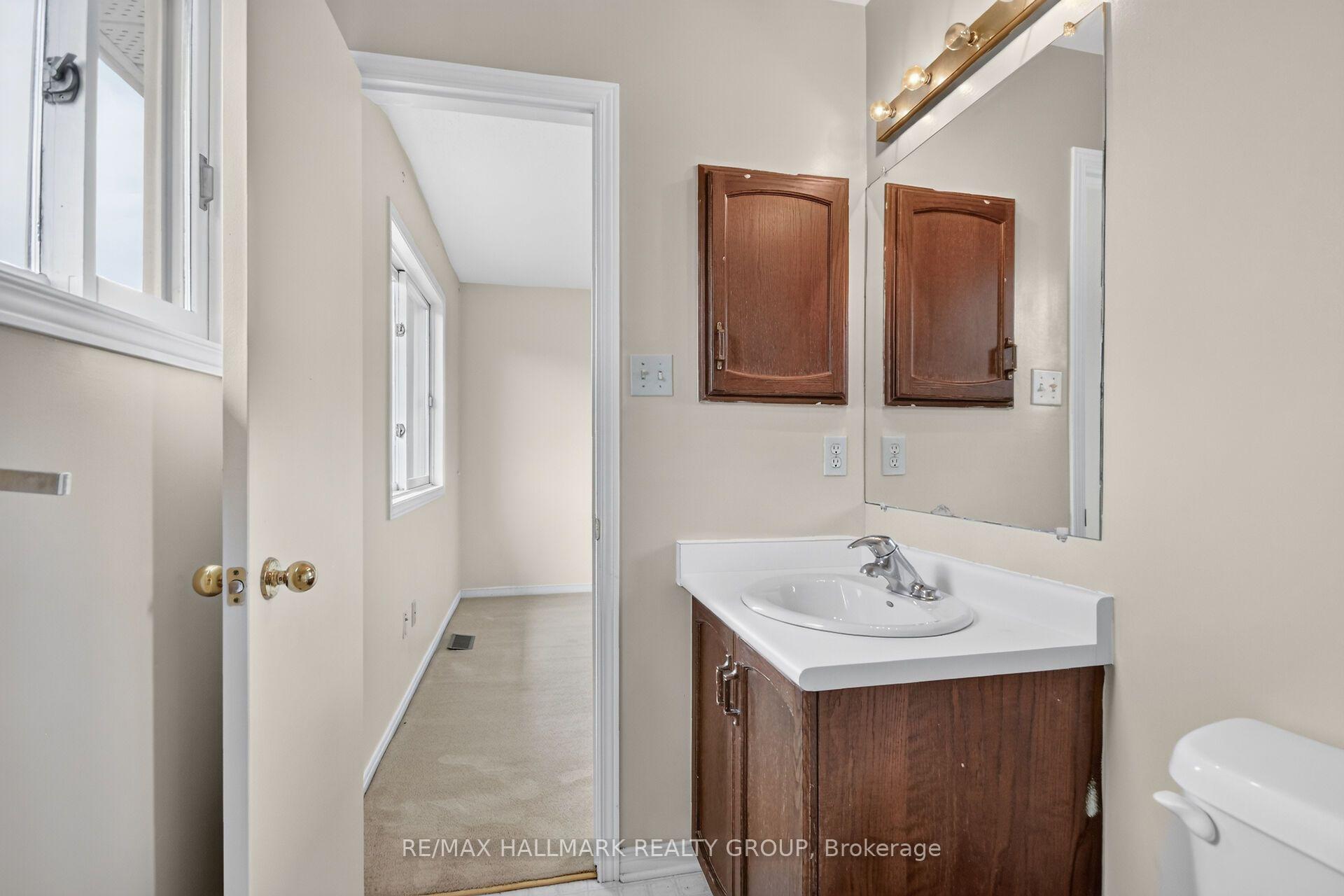 Photo 40 of 49 Newport Crescent, Ottawa, Hunt Club Park/Greenboro — HOMEH