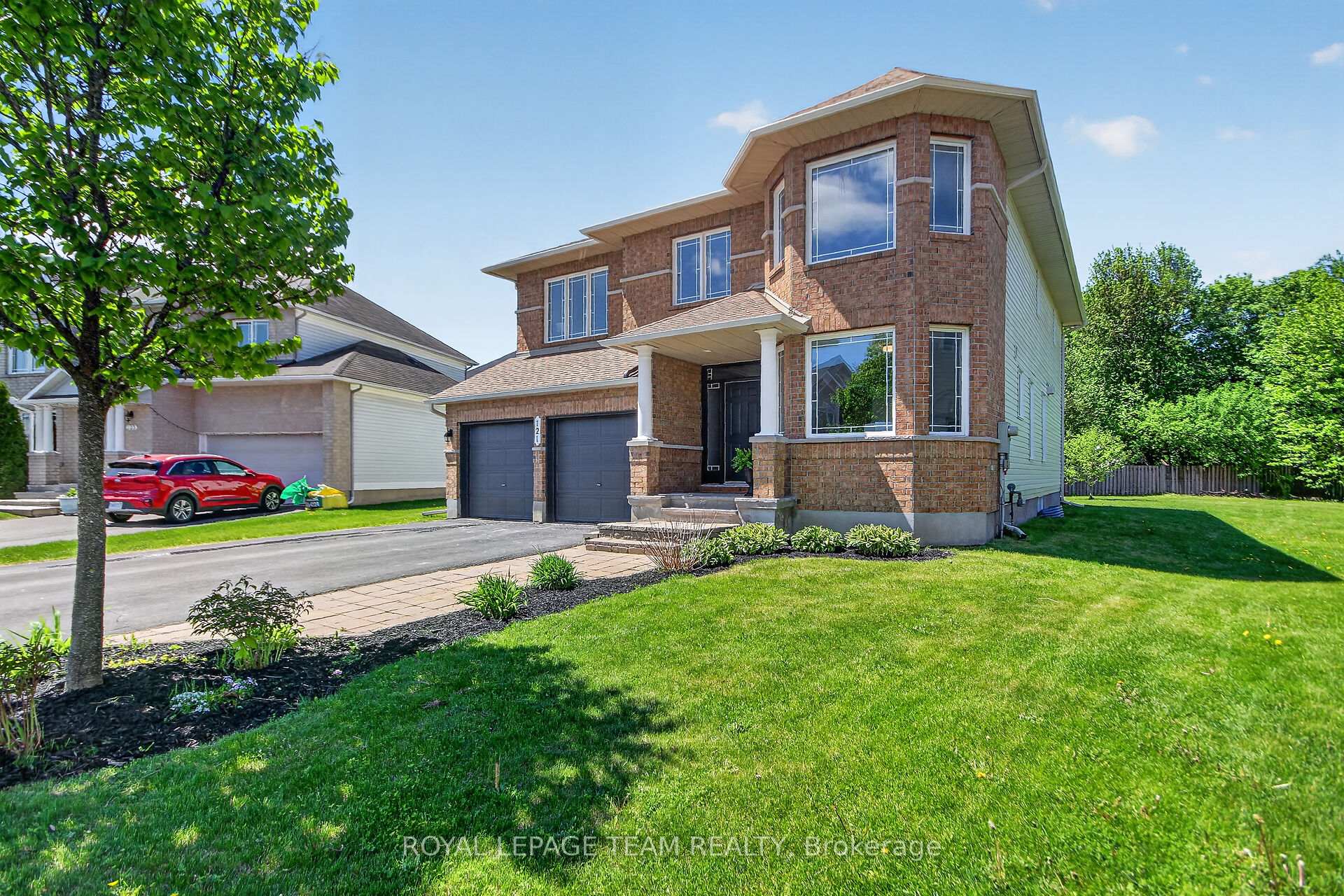 Photo 2 of 121 Muskego Crescent, Ottawa, Kanata - Morgan's Grant/South March — HOMEH