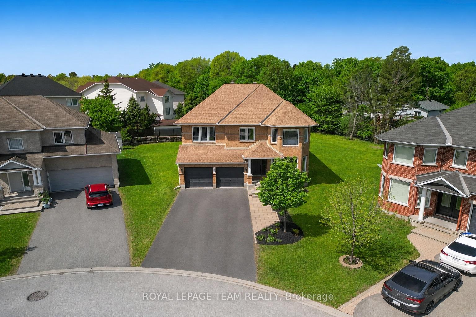 Photo 3 of 121 Muskego Crescent, Ottawa, Kanata - Morgan's Grant/South March — HOMEH