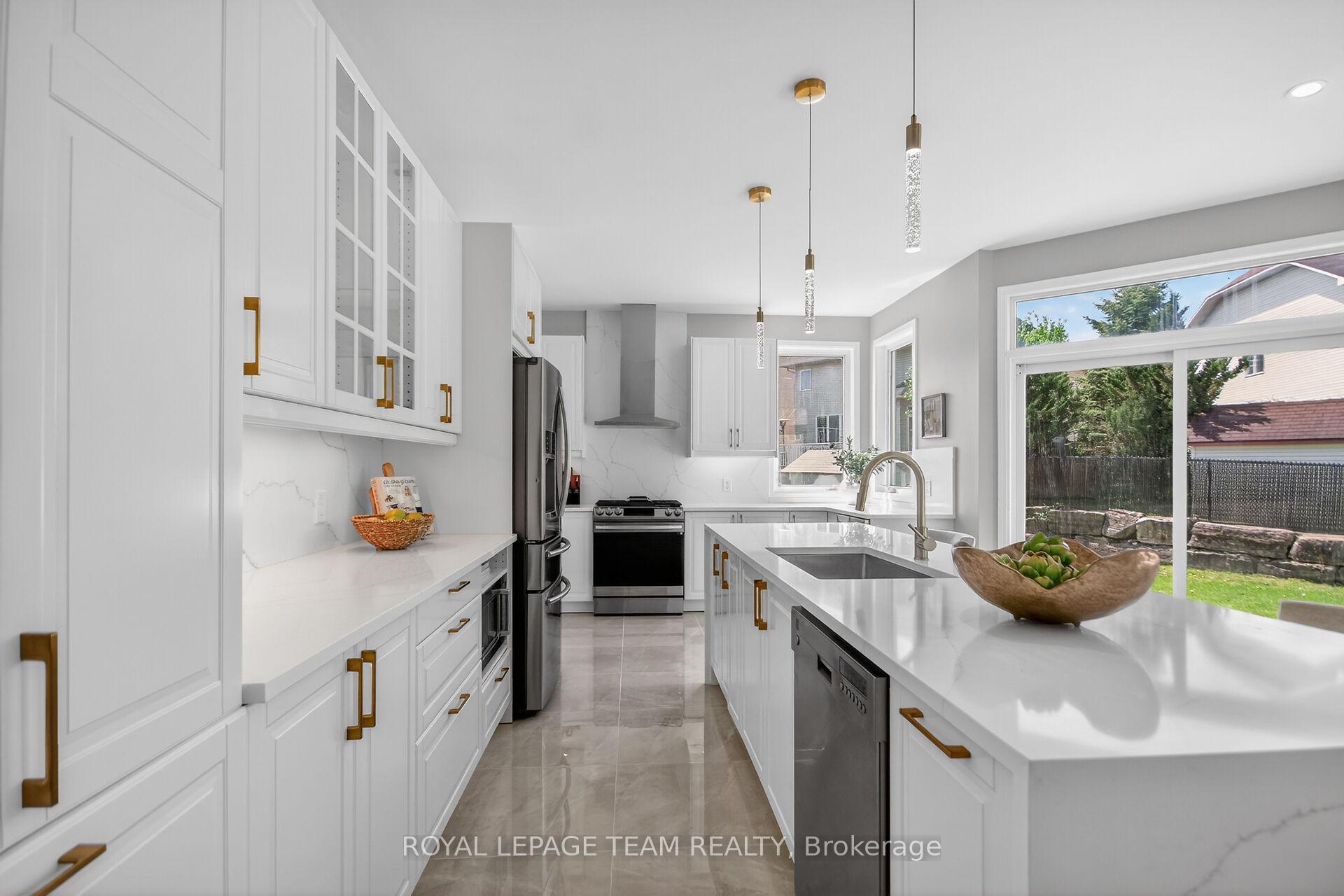 Photo 17 of 121 Muskego Crescent, Ottawa, Kanata - Morgan's Grant/South March — HOMEH