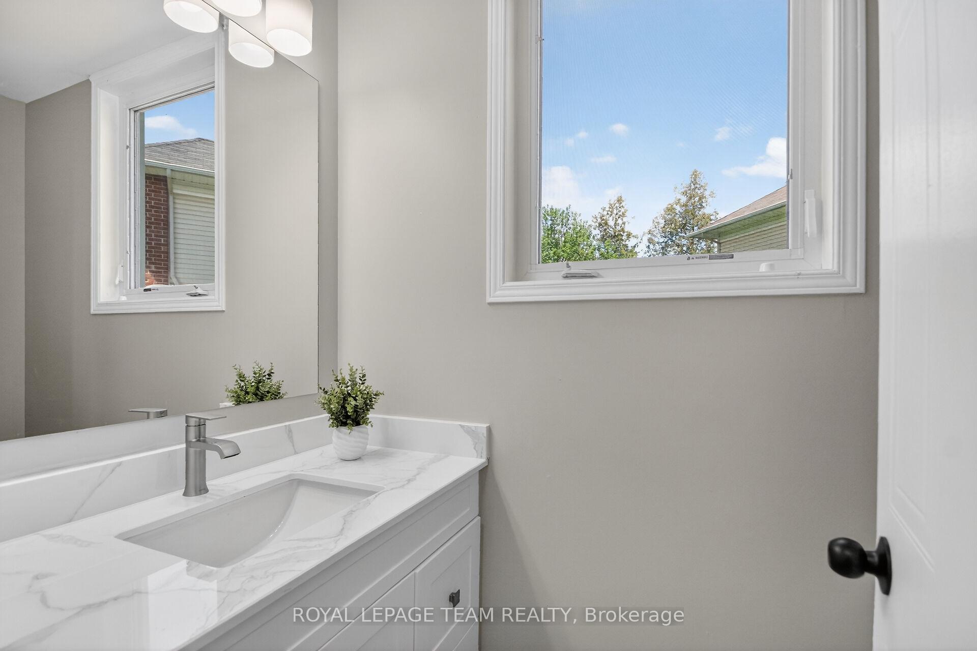 Photo 24 of 121 Muskego Crescent, Ottawa, Kanata - Morgan's Grant/South March — HOMEH