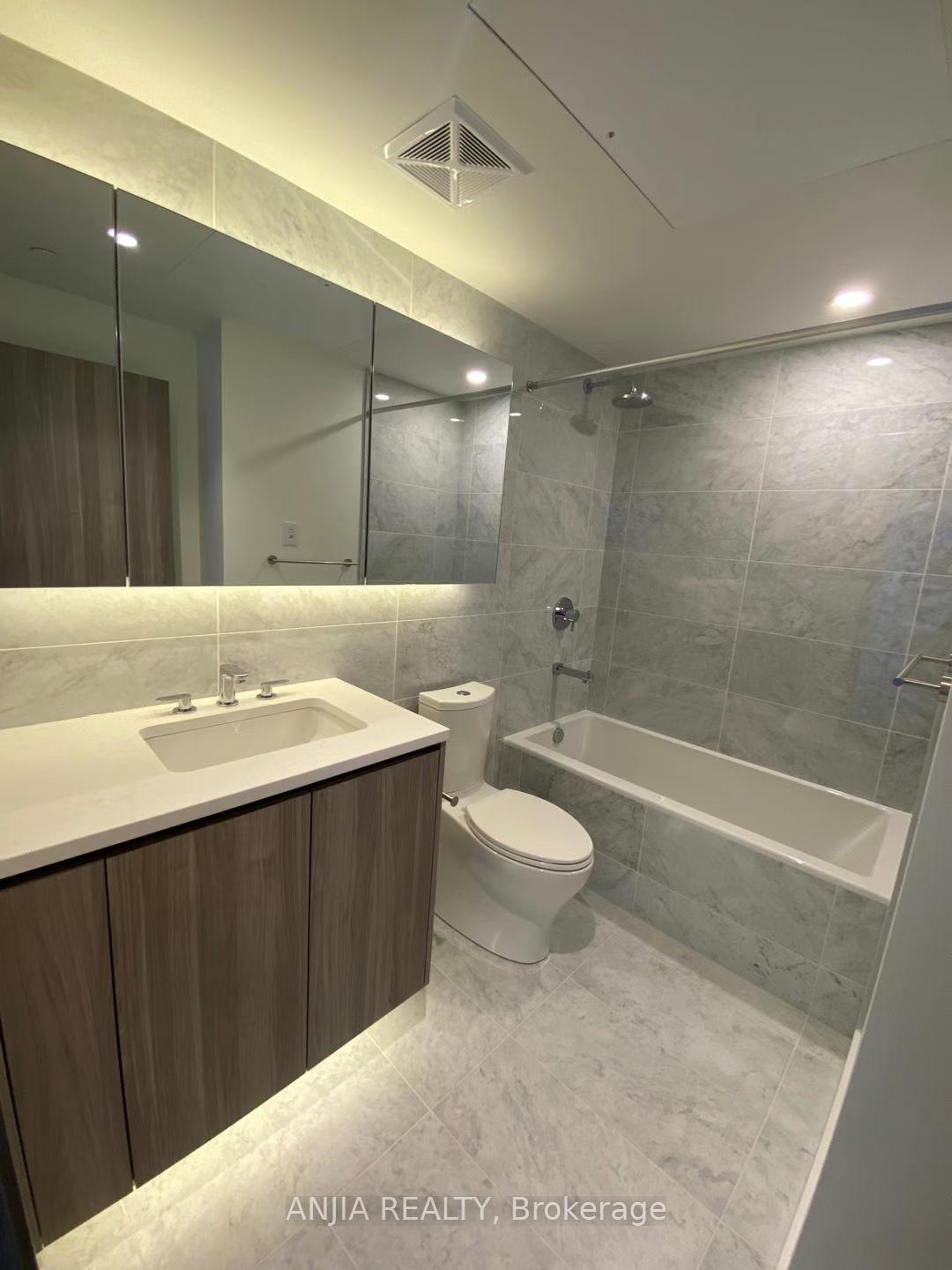 Photo 4 of Unit 2106, 95 McMahon Drive, North York, Bayview Village — HOMEH