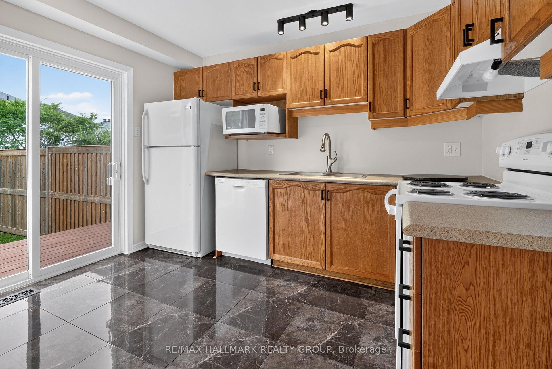 Photo 15 of 1493 Launay Avenue, Ottawa, Fallingbrook/Pineridge — HOMEH