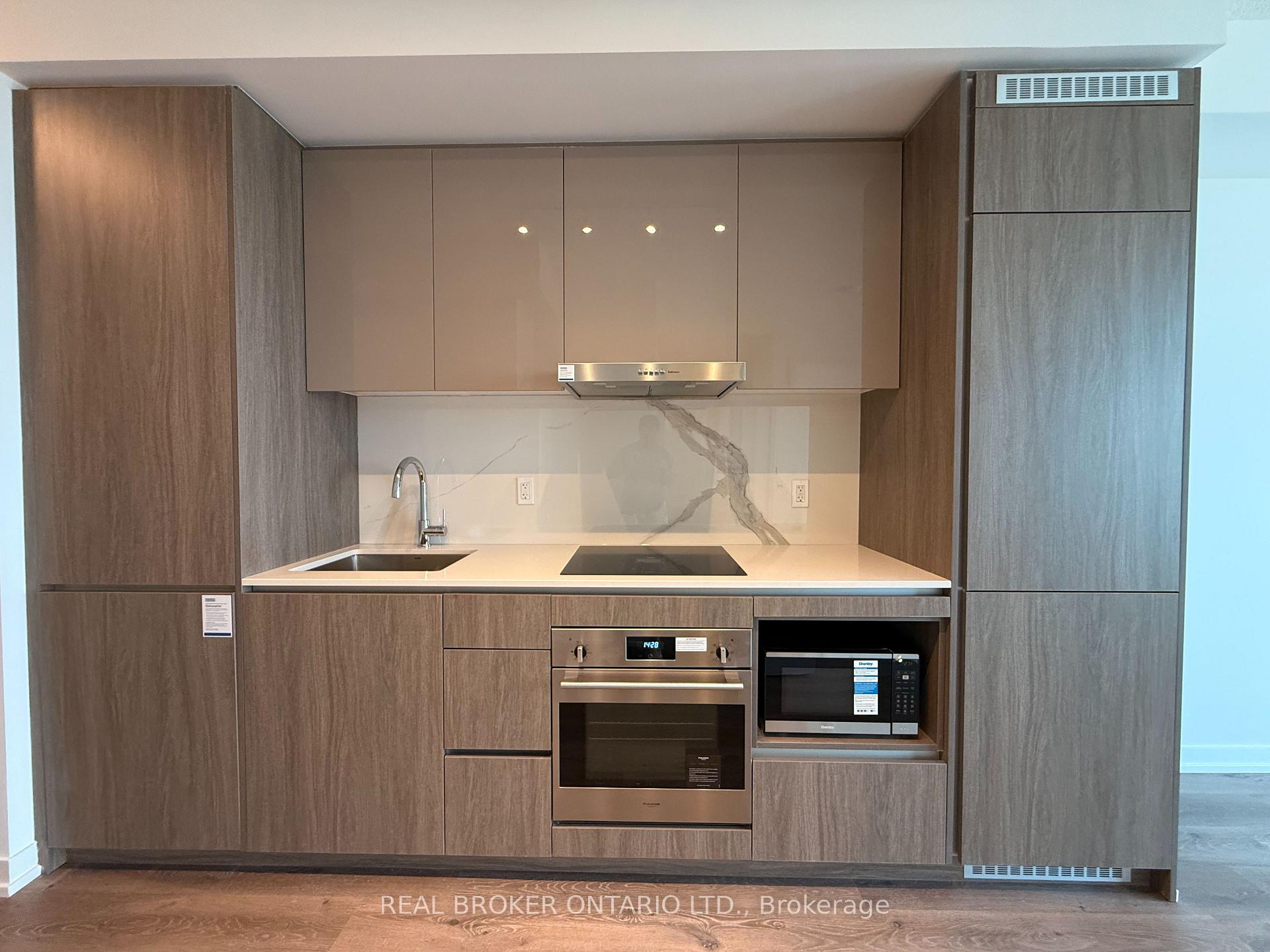 Photo 7 of Unit 2507, 28 Interchange Way, Vaughan, Vaughan Corporate Centre — HOMEH