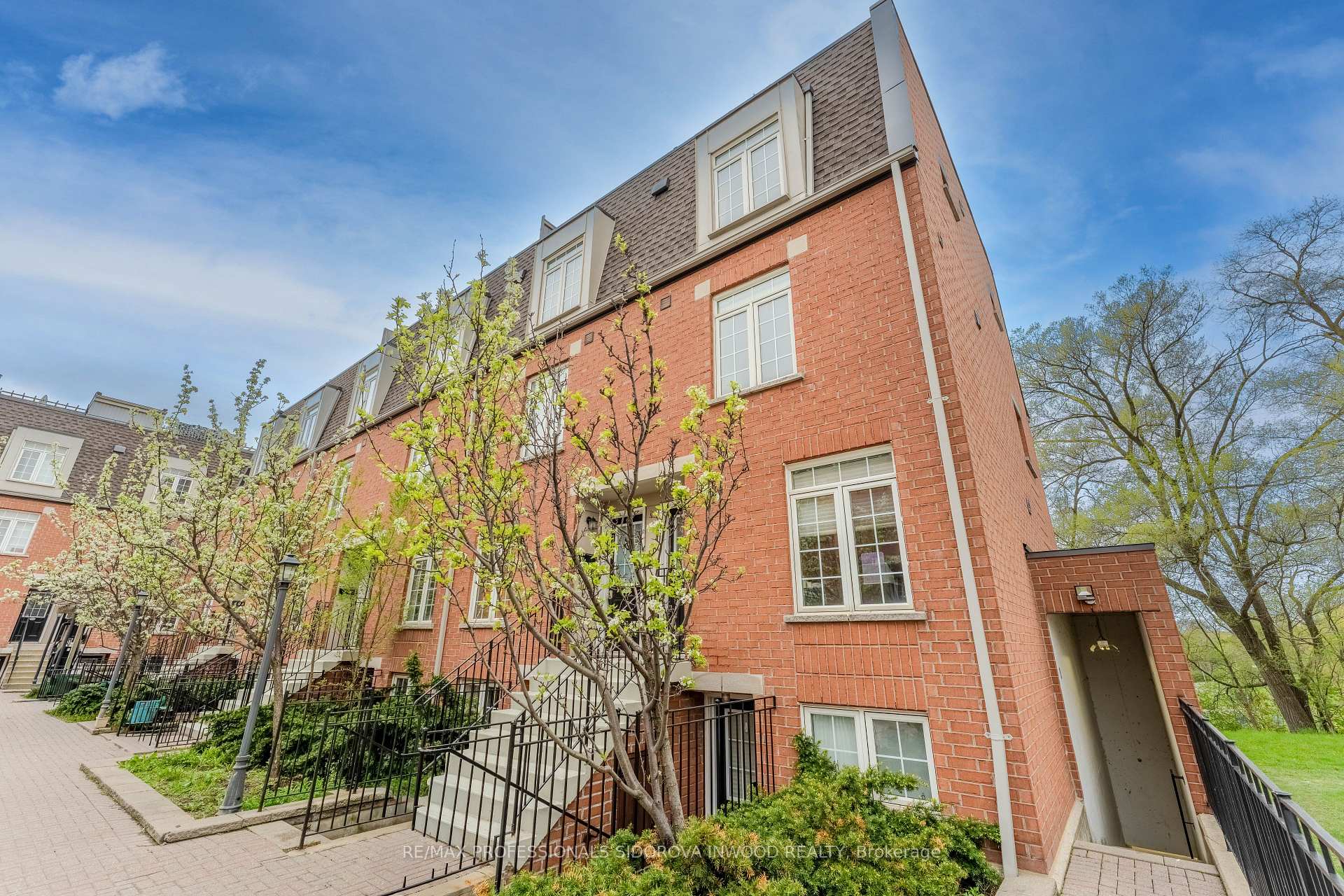 Photo 2 of Unit 117, 870 Jane Street, Toronto, Rockcliffe-Smythe — HOMEH
