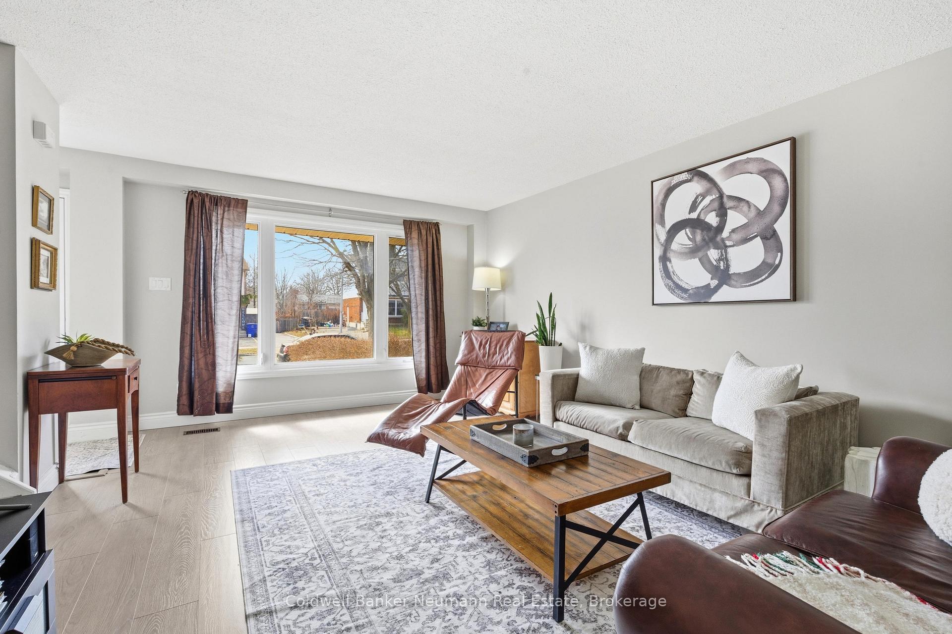 Photo 6 of 28 Chartwell Crescent, Guelph, Dovercliffe Park/Old University — HOMEH
