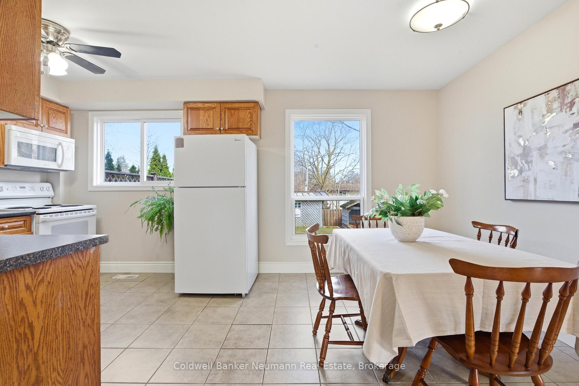 Photo 7 of 28 Chartwell Crescent, Guelph, Dovercliffe Park/Old University — HOMEH