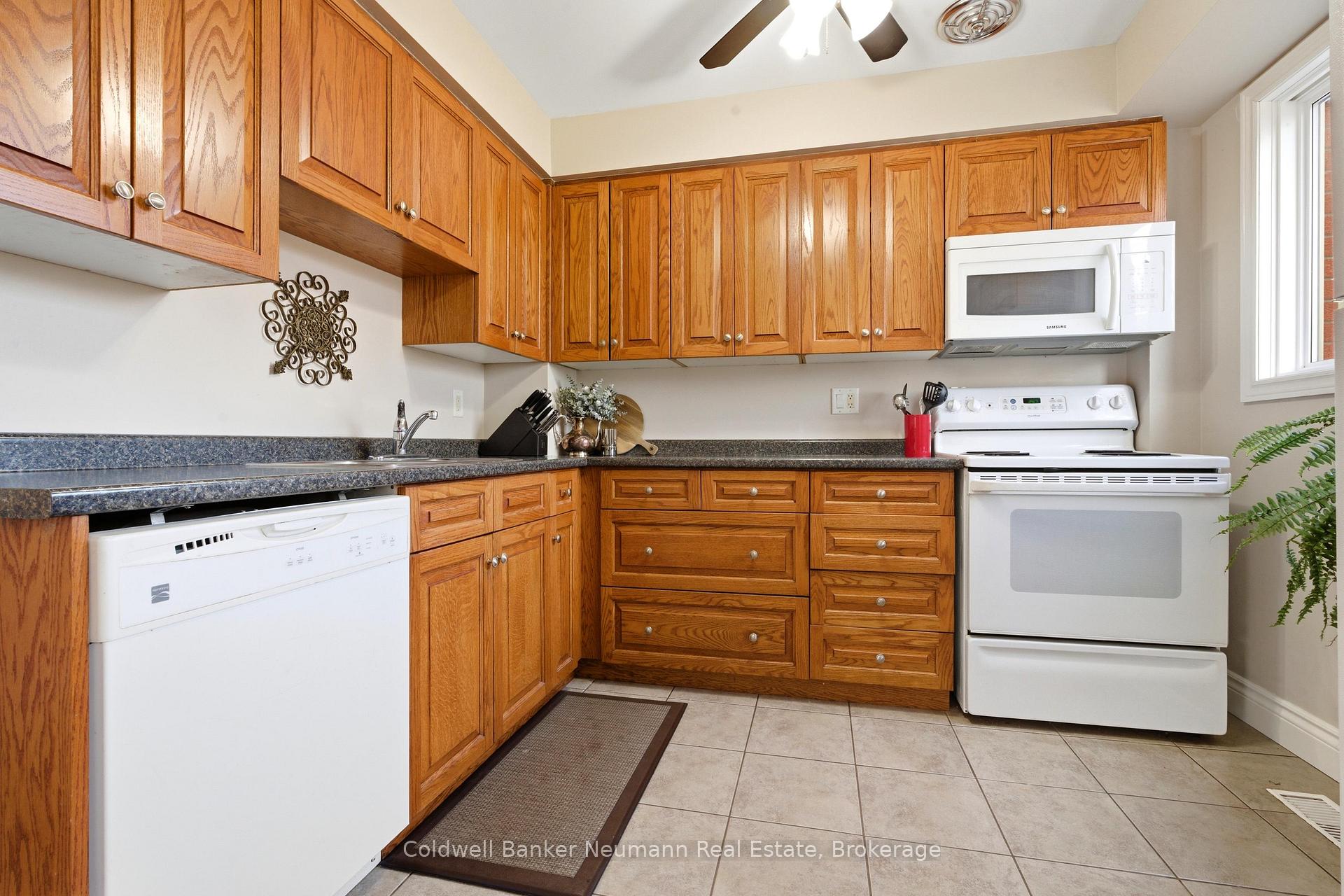 Photo 8 of 28 Chartwell Crescent, Guelph, Dovercliffe Park/Old University — HOMEH