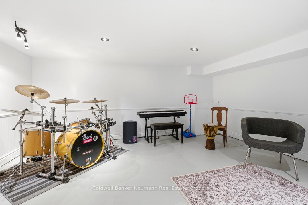 Photo 10 of 28 Chartwell Crescent, Guelph, Dovercliffe Park/Old University — HOMEH