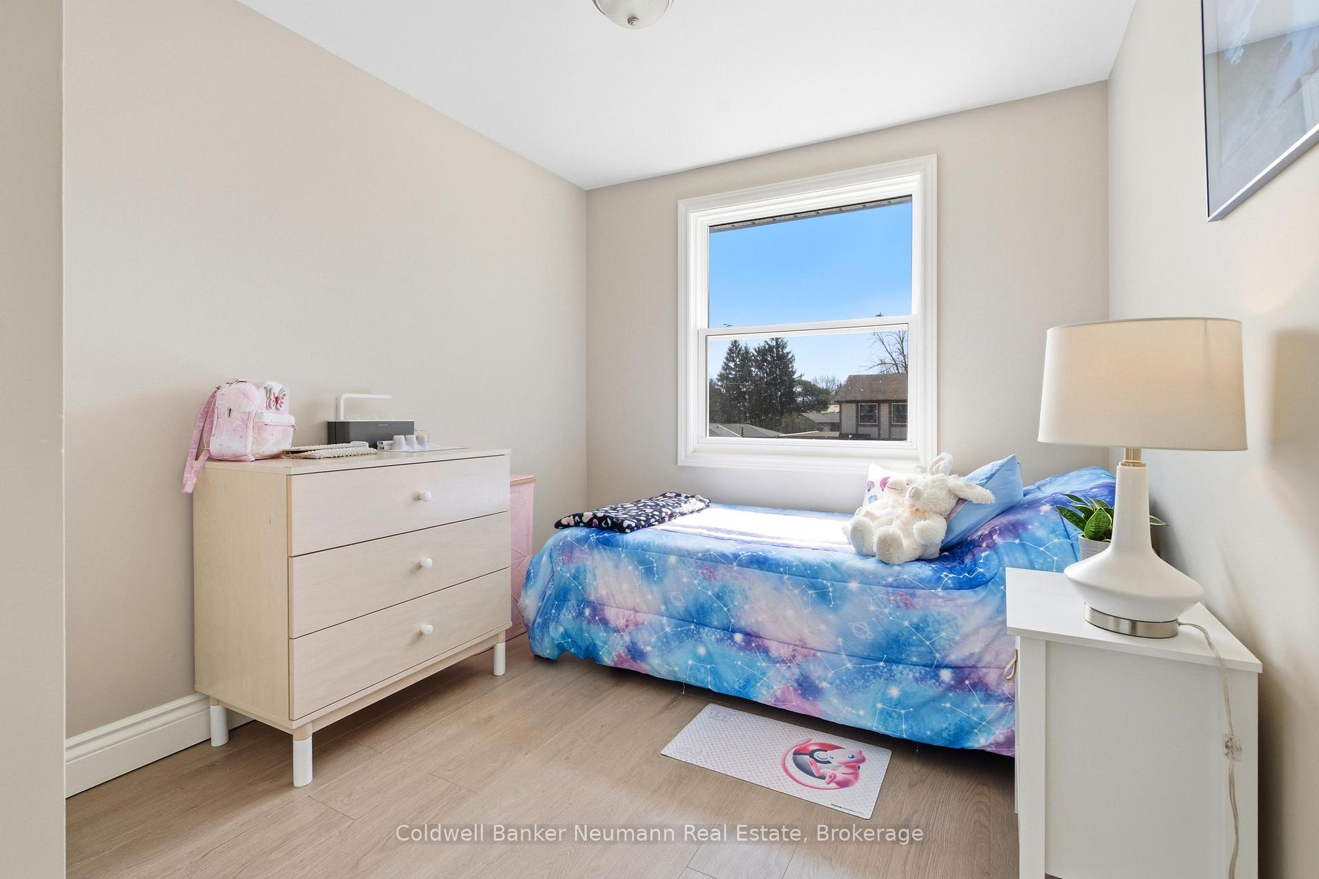 Photo 21 of 28 Chartwell Crescent, Guelph, Dovercliffe Park/Old University — HOMEH