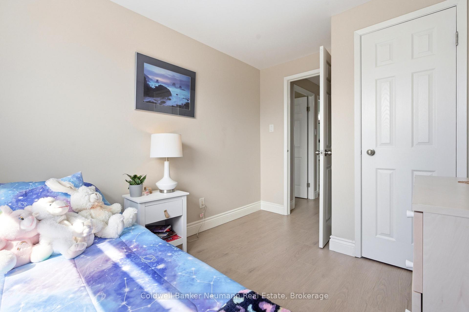Photo 22 of 28 Chartwell Crescent, Guelph, Dovercliffe Park/Old University — HOMEH
