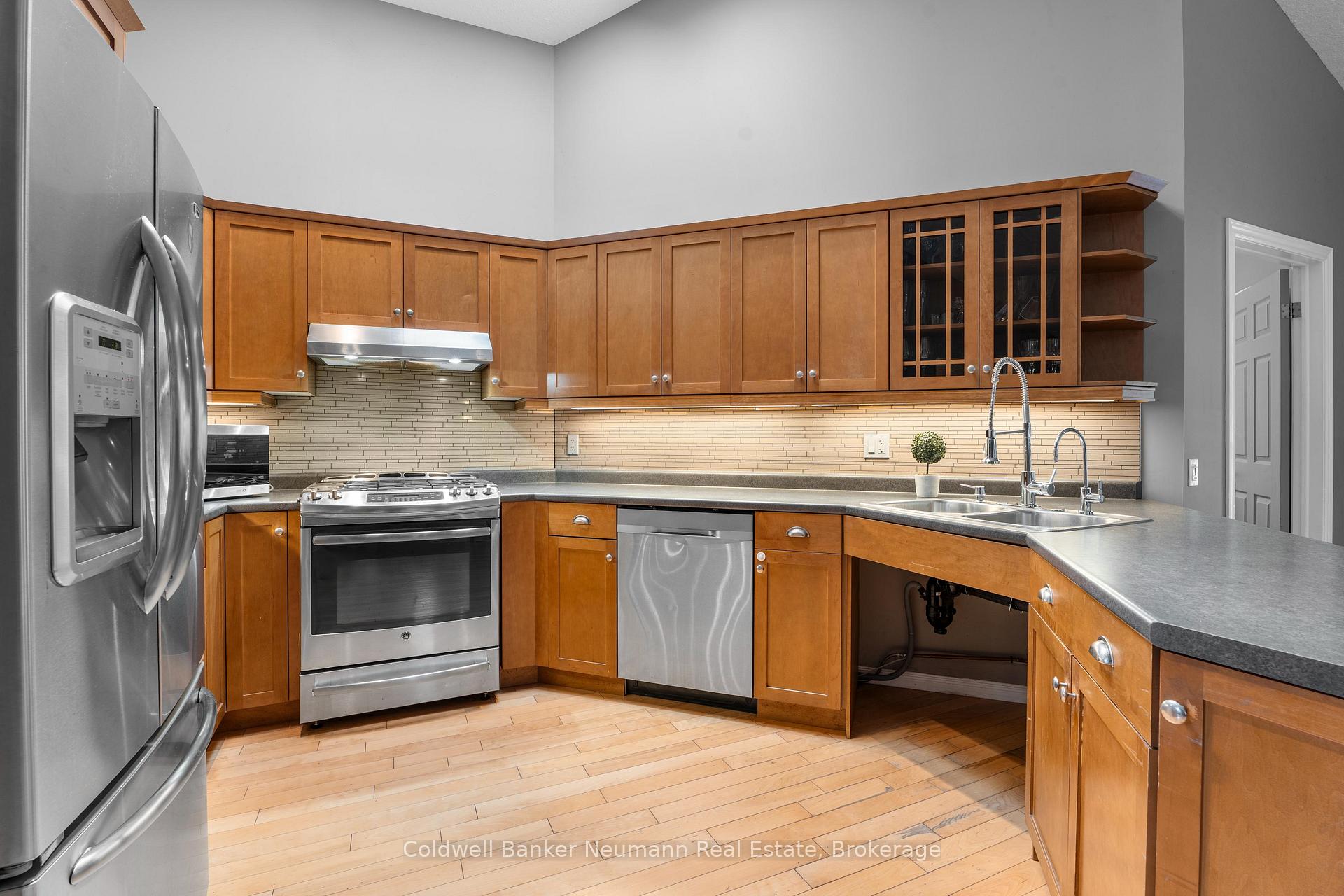 Photo 8 of 27 Miller Street, Guelph, Pineridge/Westminster Woods — HOMEH